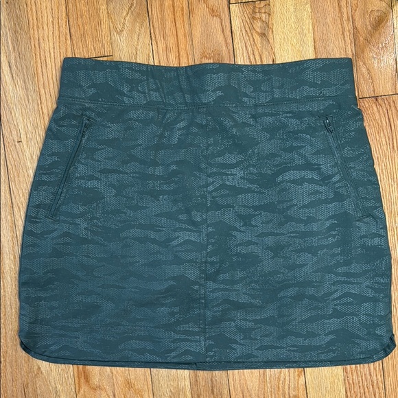 Orvis Dresses & Skirts - Orvis Skort Women's Skirt Dark Olive Camouflage Travel Skort M